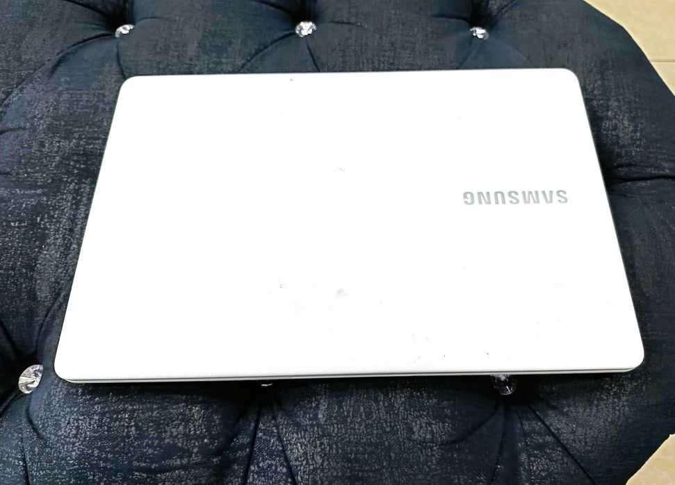 Noutbuk Samsung core i3 5-avlod