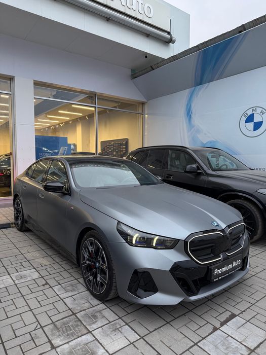 Продам новую BMW i5 M60 ! С официальной гарантией 8 лет+подарок