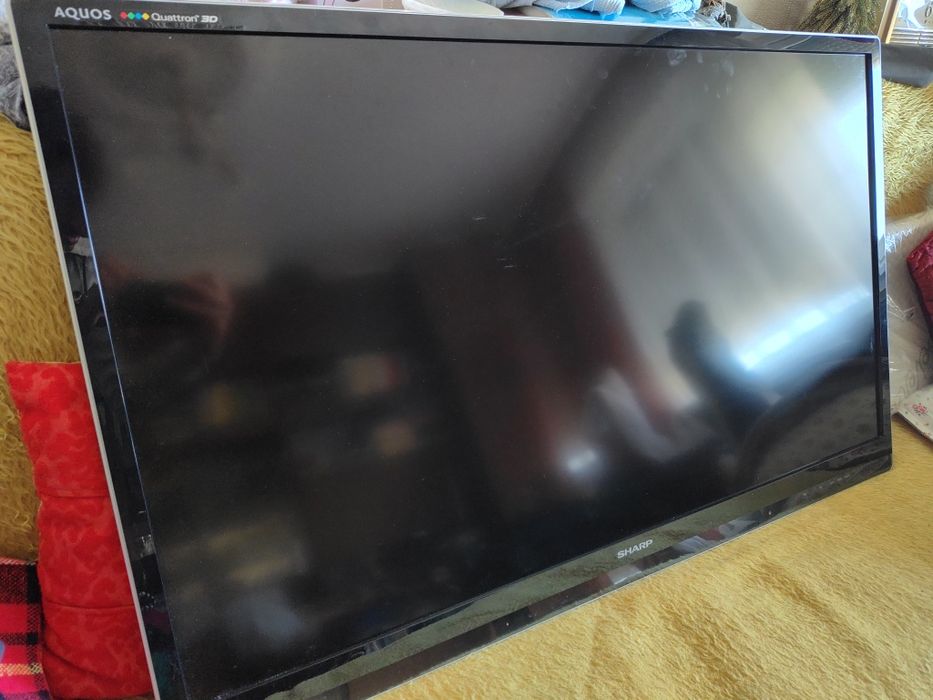 Sharp Quattron с работещ дисплей - за части