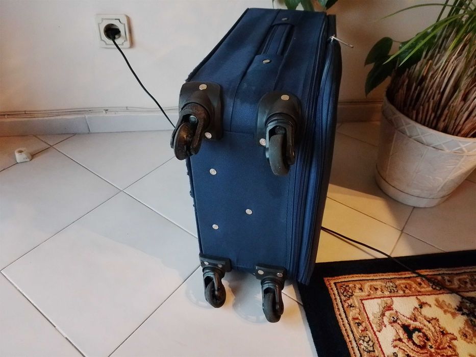 Куфар 4бр  колелца олекотен "2,2кг" 45/40/25см   "10€" !+Доставка!