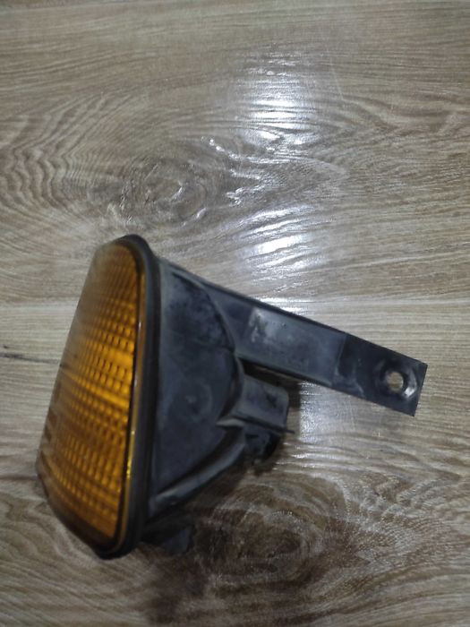 Продам поворотник на БМВ Е34