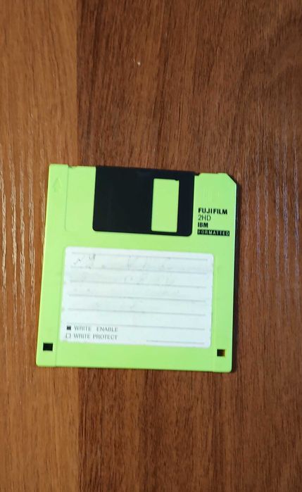 Винтажные компьютерные дискеты для коллекции