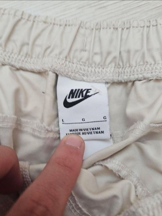 Pantaloni Nike culoare bej