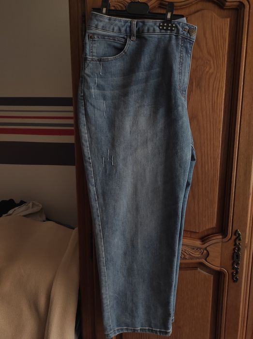 Pantaloni tip blugi, modele diferite, marimi si culori diferite
Modele