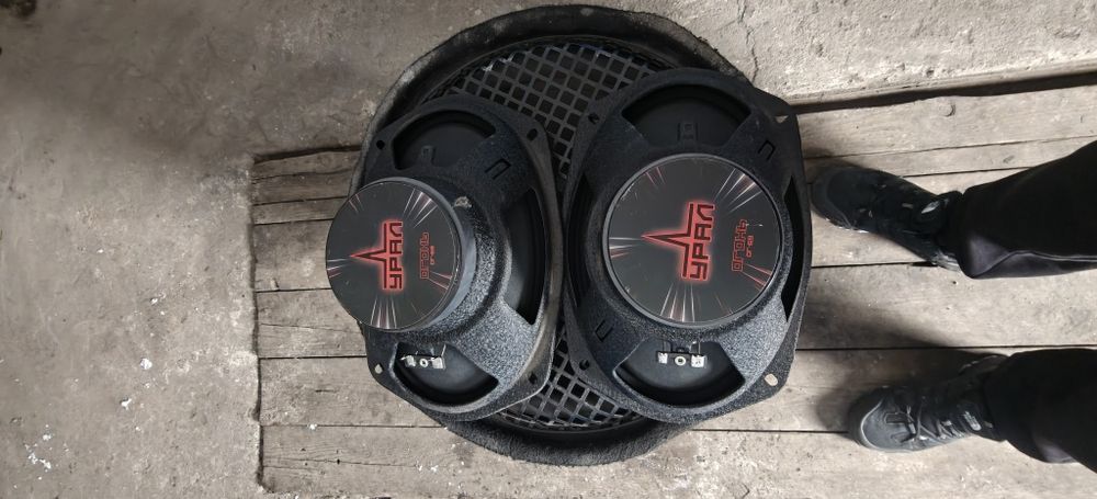 Два усилителя и динамики