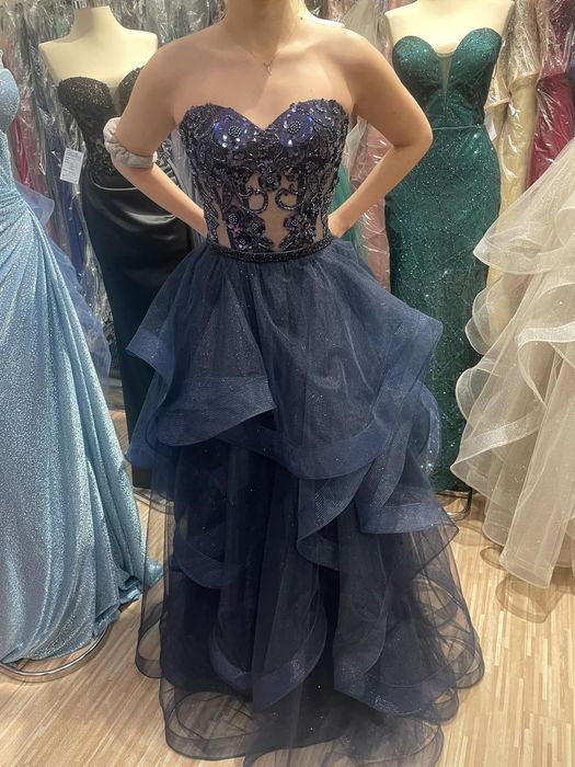 Чисто нова бална рокля.Запазена,без забележки.