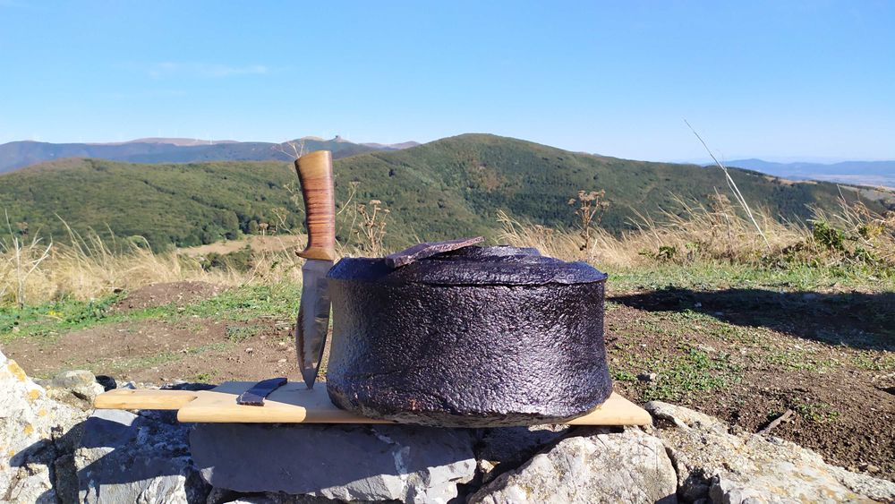 Пестил от сини сливи , ябълки, кайсии , круши , смокини и дюли.