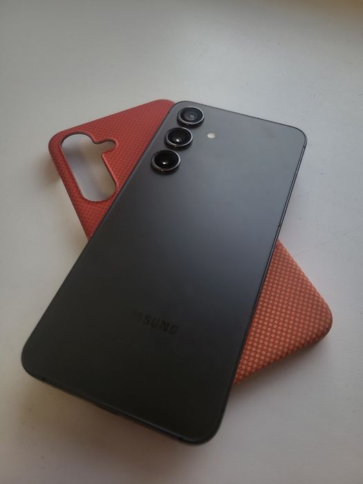 Samsung s24 256/8
