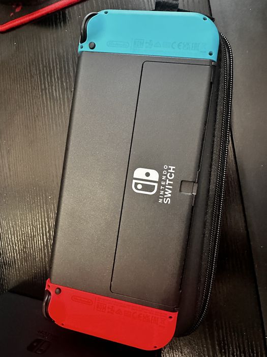 Nintendo Switch Oled + 2 части Zelda + Аккаунт с играми