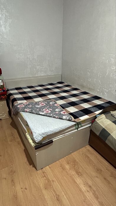 Покрывала плотный почти новый