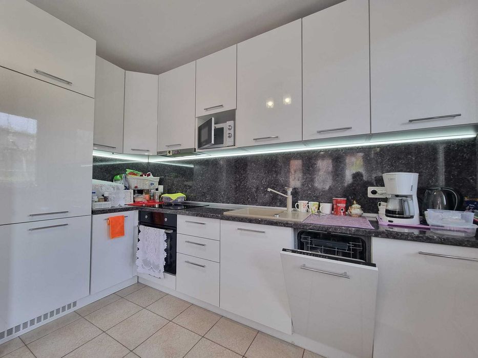 Прекрасна двуетажна къща в с. Кошарица, обл. Бургас