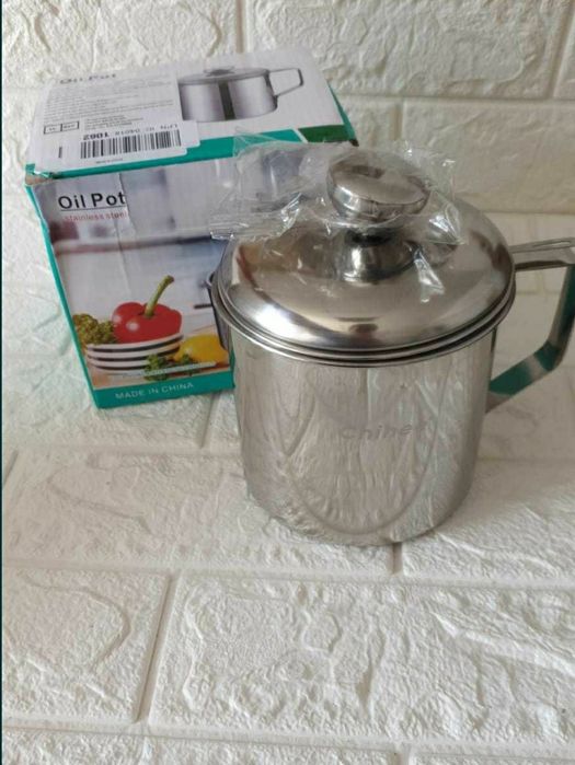 Recipient cu filtru pentru separarea uleiului prăjit