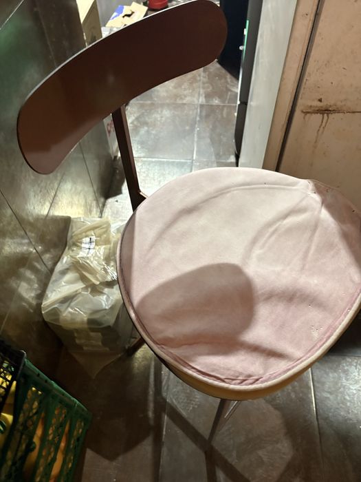 27бр. Поръчкови бар столове.