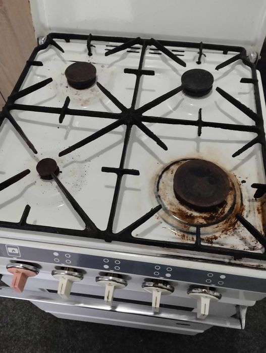 Vind aragaz cu 4 ochiuri funcționează perfect duba coace