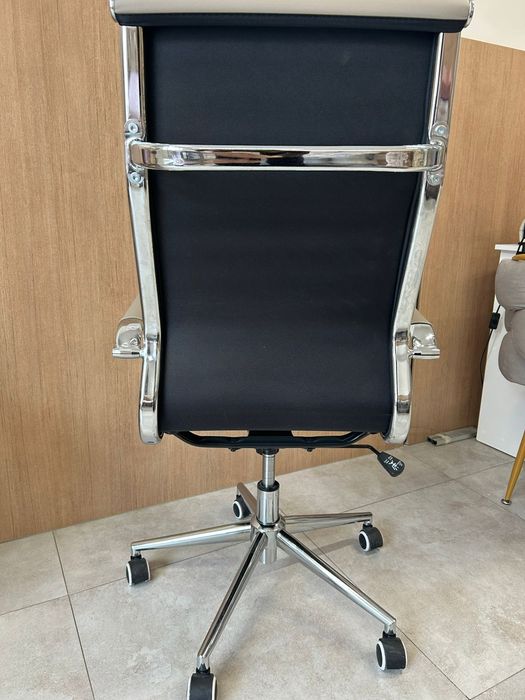 Офисное кресло отличного качества