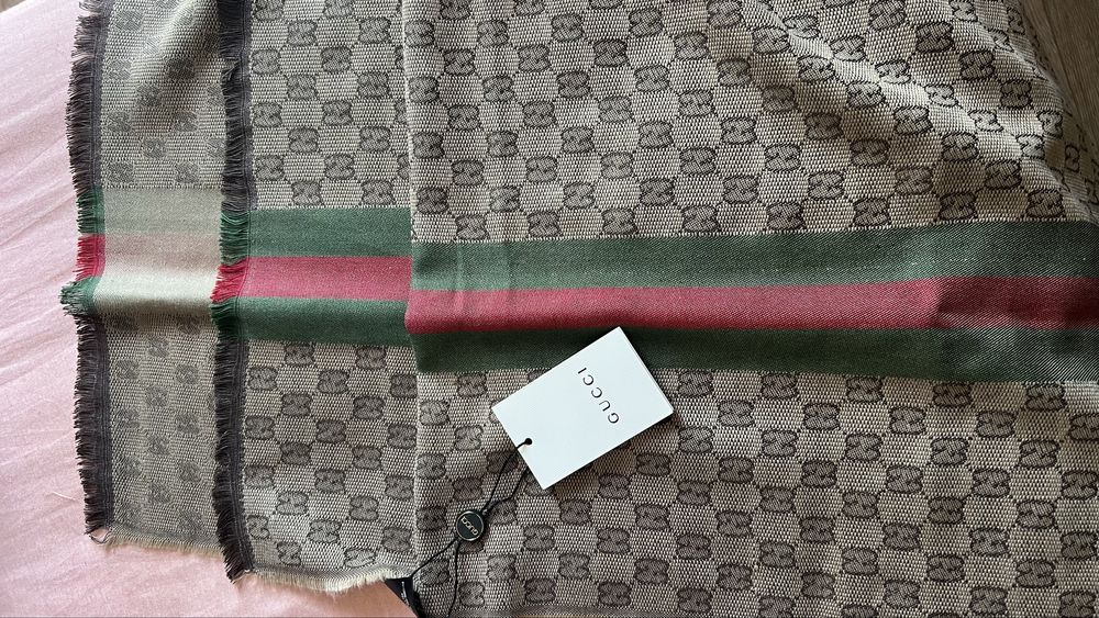 Шал GUCCI- чисто нов