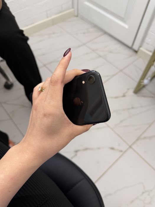 Продам Айфон XR срочно