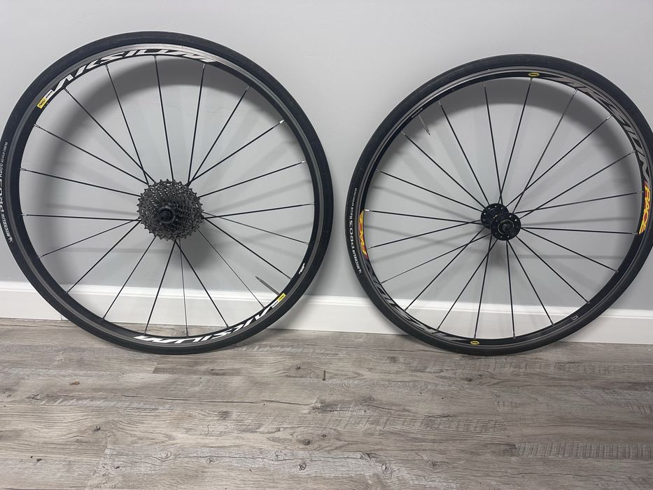 Vând roți cursieră – frână pe jantă, butuci Mavic