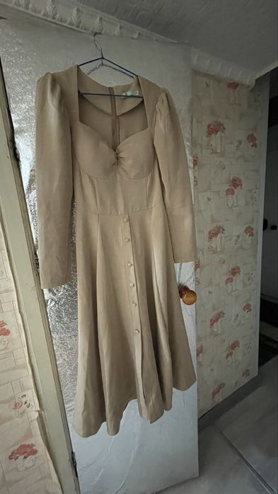 Платье длинна миди