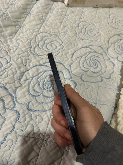 Iphone 12             .