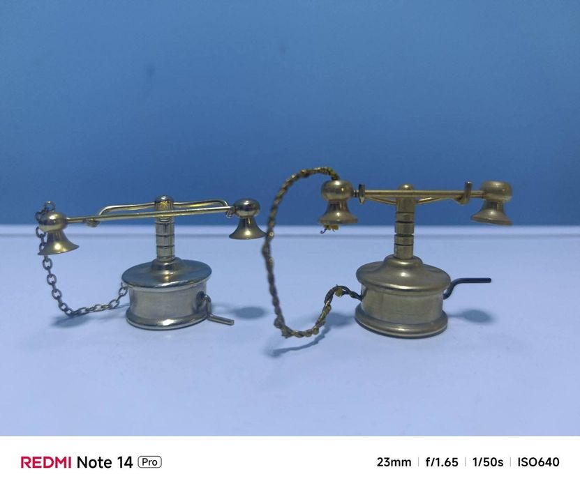 Миниатюри ретро телефони