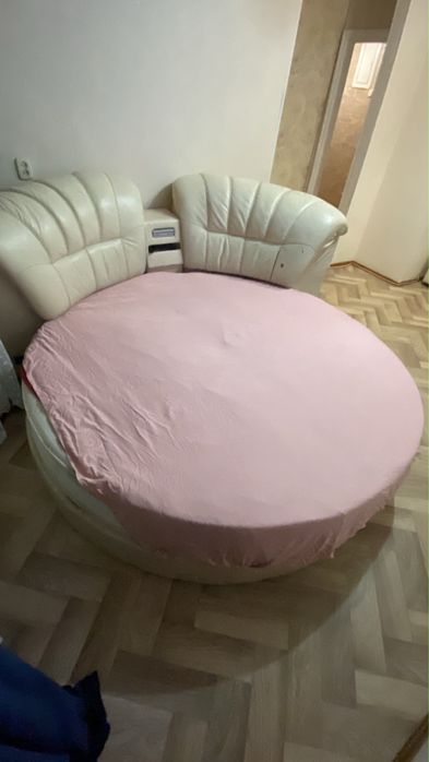 Кровать двуспальная круглая