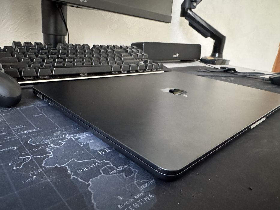 Продам MacBook Air 15″ M2