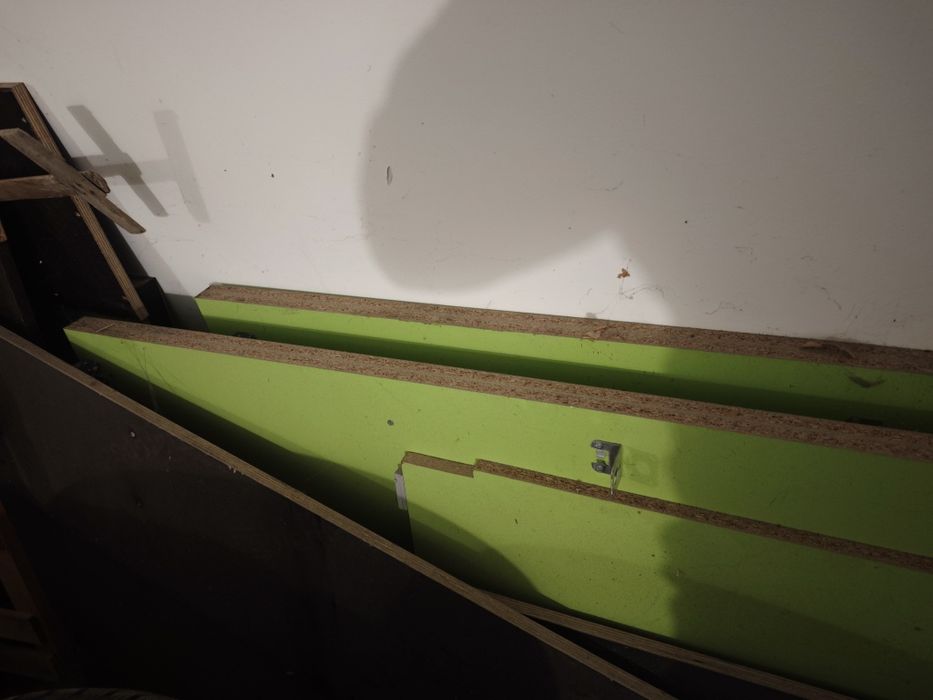 Работна маса / бюро от Големи двойни ПДЧ плоскости и крака 2.4 метра