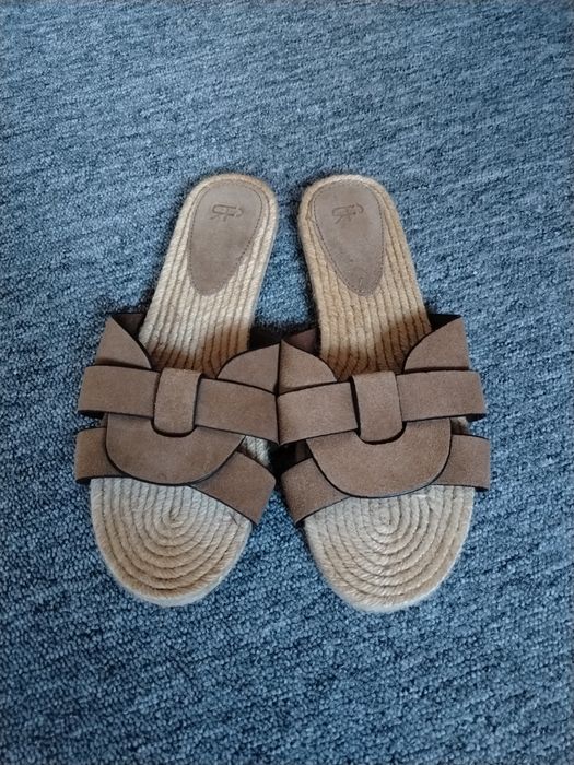 Papuci piele intoarsa