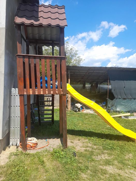 Vând topogan cu căsuță!