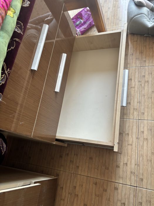 Полки продается 3 штуки.