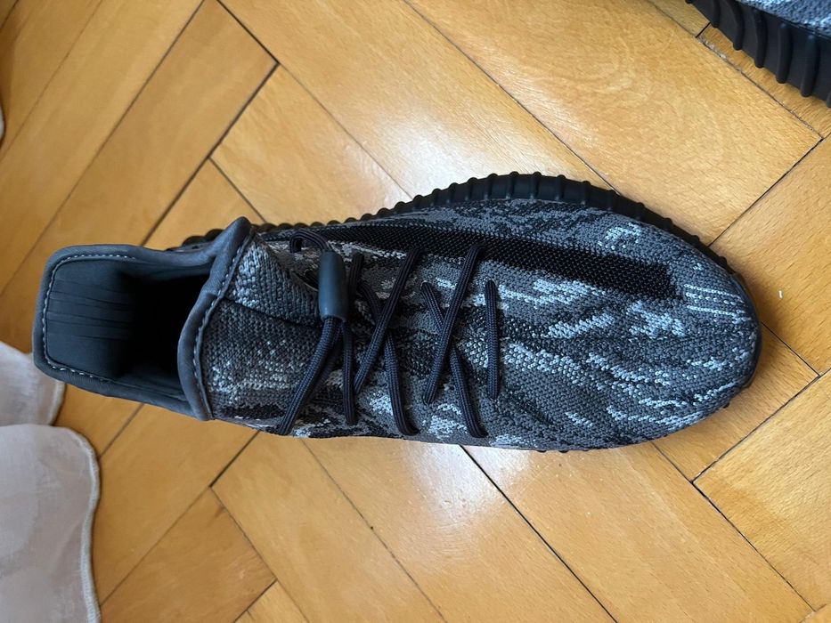 Yeezy 350v2 black salt mărimea 43