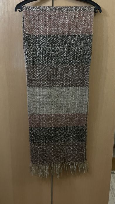 Продам палантин . Букле.