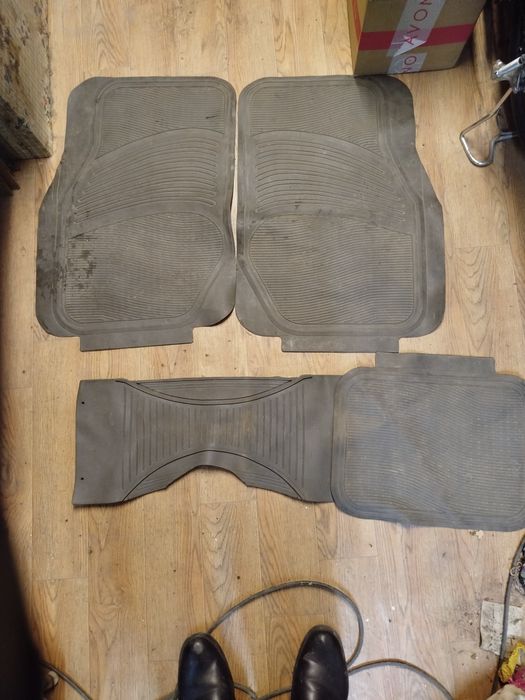 Напольные, резиновые коврики.