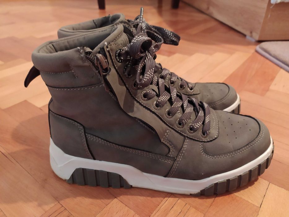 Продавам унисекс маратонки big star 37.5