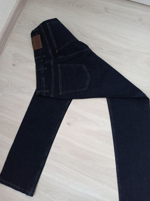 Големи и нормални 31 до 37 размери дънки класически, прави и големи ра