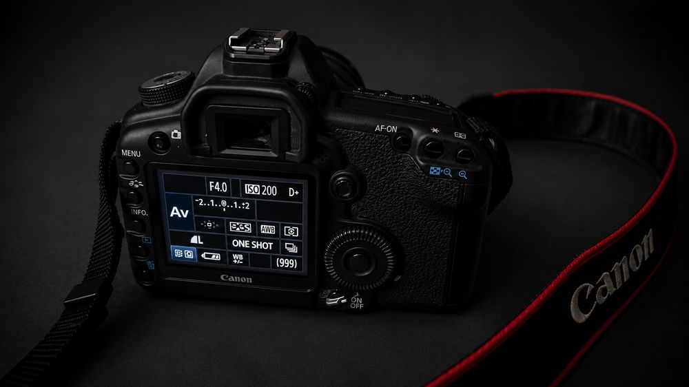 Canon EOS 5D Mark 2 +EF 24-105