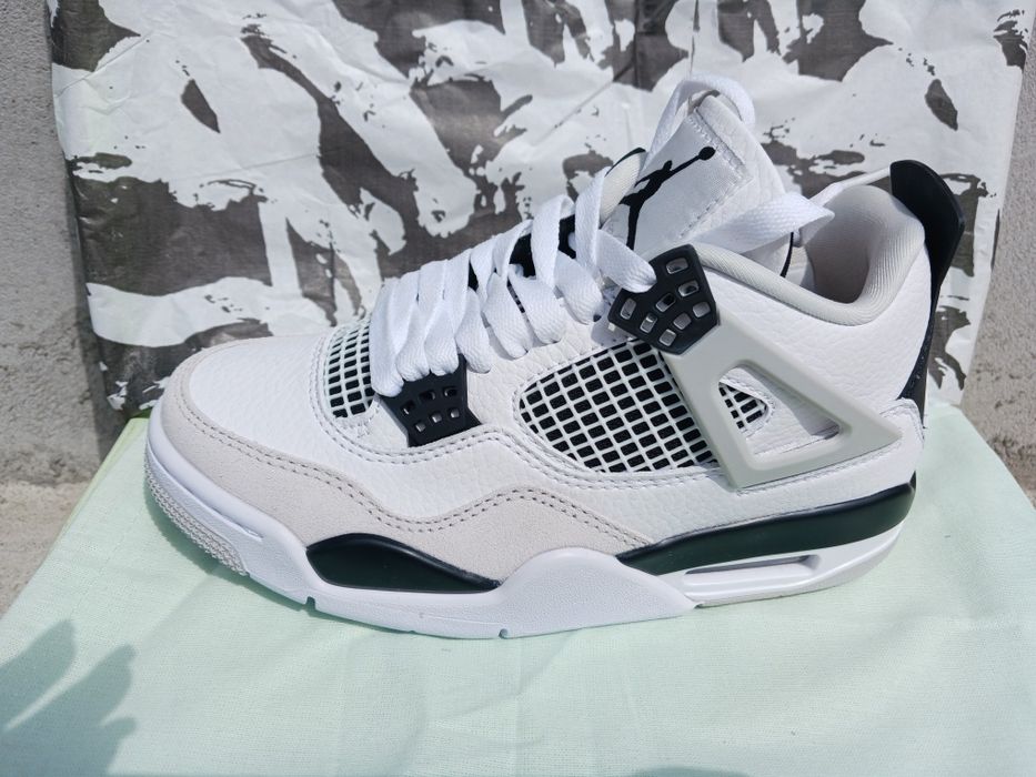 Adidasi Jordan și Off-Whinte