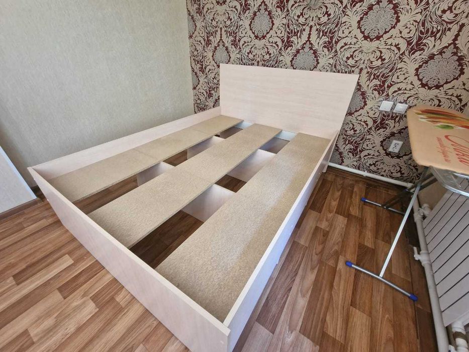 Кровать 1,5*2,2 в спальню