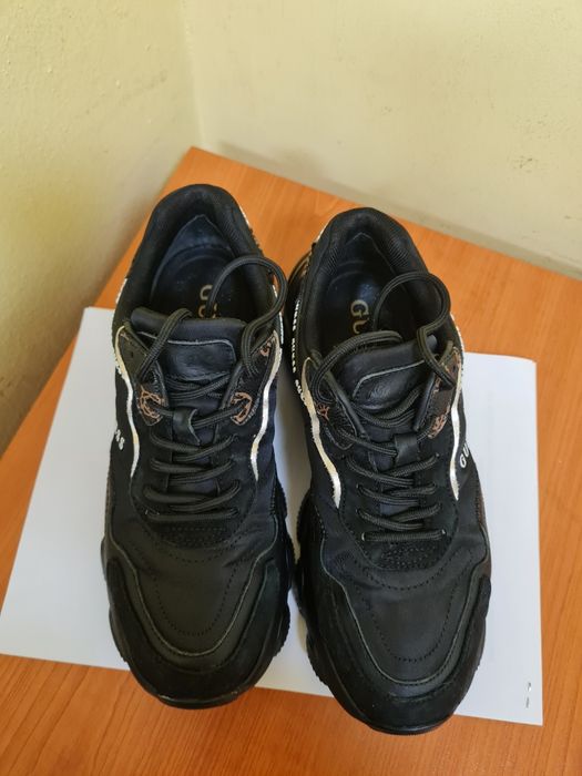 Спортни обувки Guess