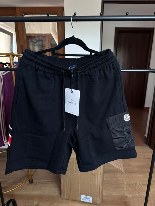 Pantalonii scurți Moncler marime S