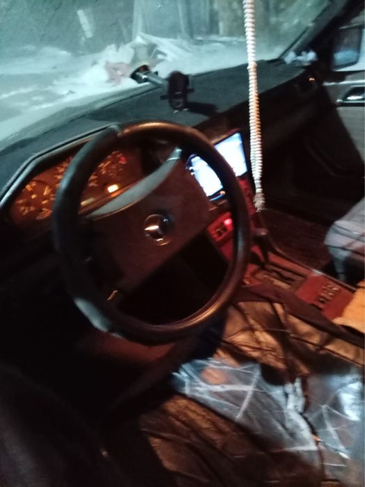 Срочно продается мерс 124