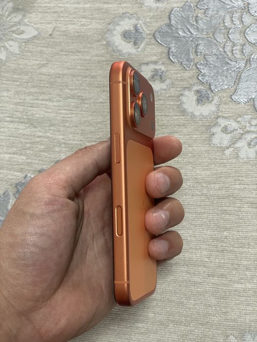 Продам Iphone 17 pro Orange
