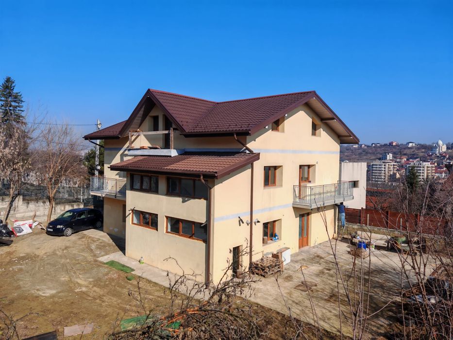 Închiriez casa cu 3 apartamente zona bucium