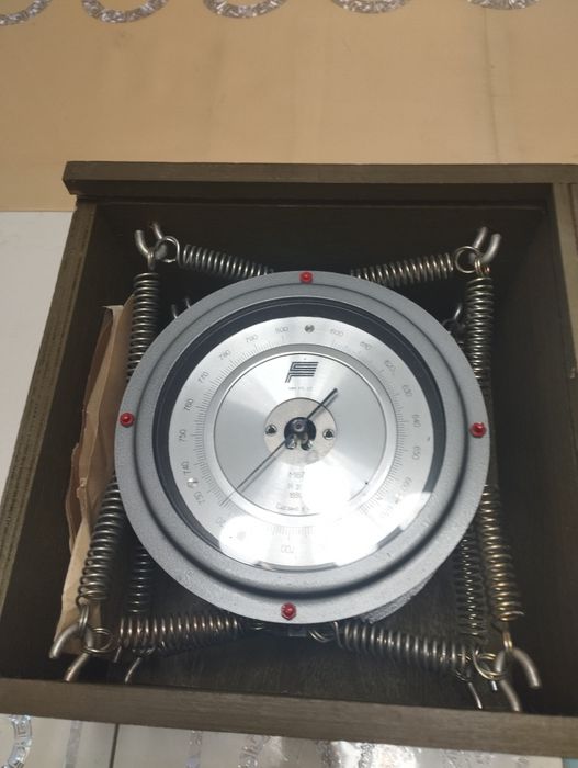 Продам манометры МТП-1М, манометр МП4-У, барометр анероид М-26