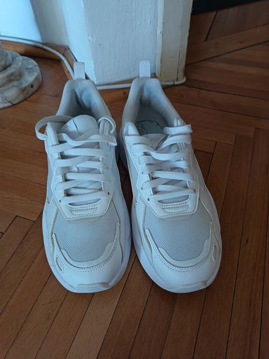 Vând adidași puma