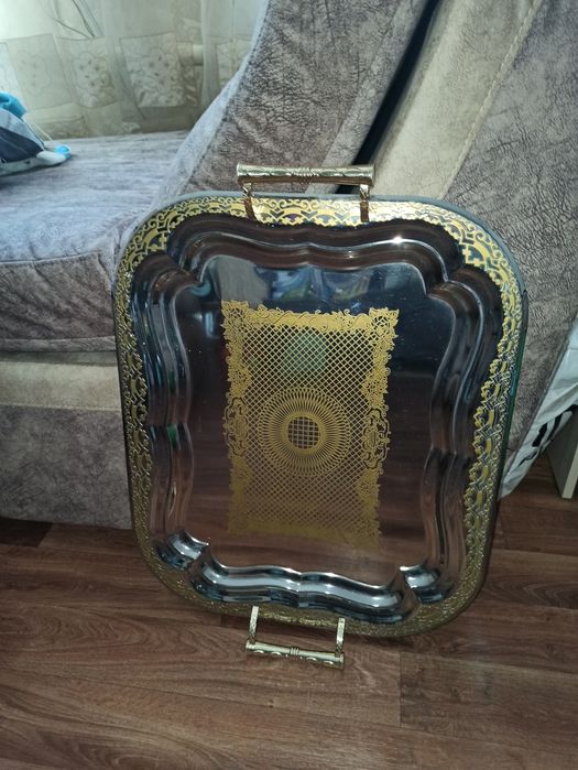 Продам поднос большой