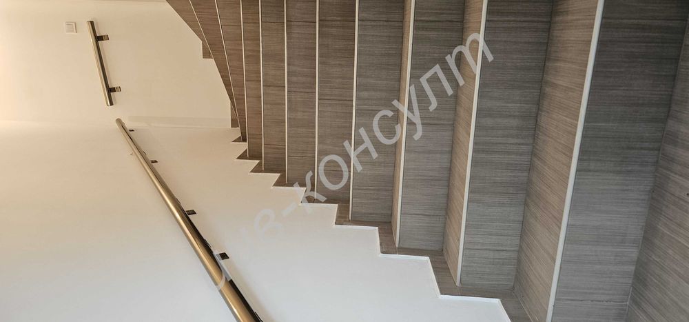 Етаж от къща след основен ремонт, гр. Дебелец