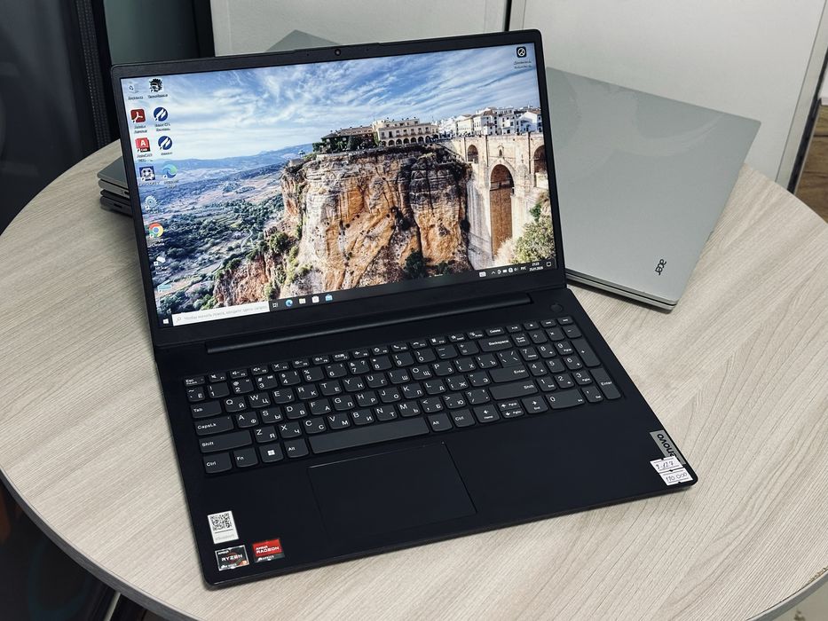 Lenovo (AMD Ryzen 3 5300U)