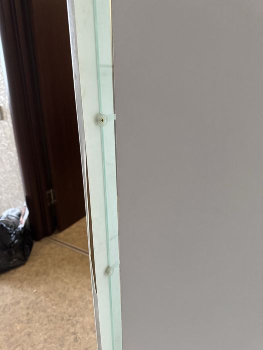 Сервант для посуды есть дефект можно исправить